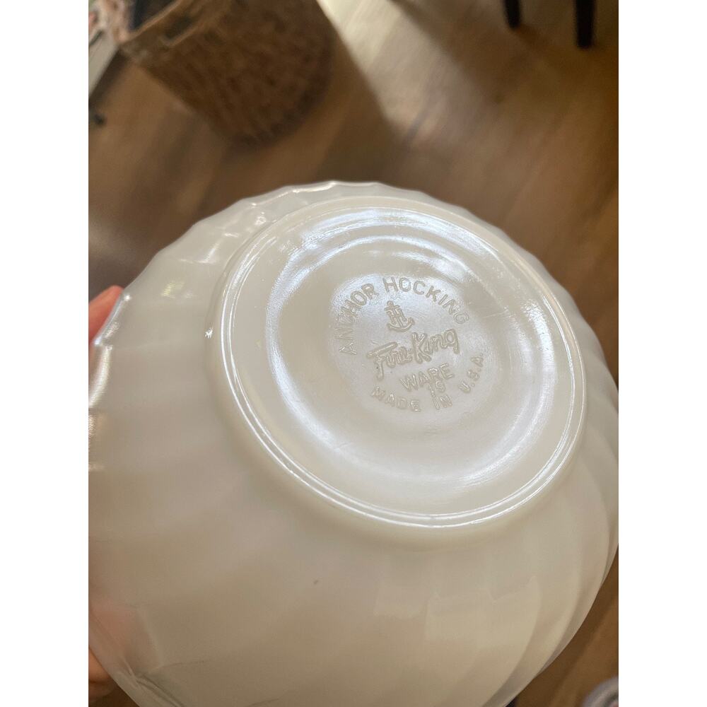 Vintage Fire King Oven Ware White Swirl 7”‎ Mixing Bowl small - Picture 2 of 5